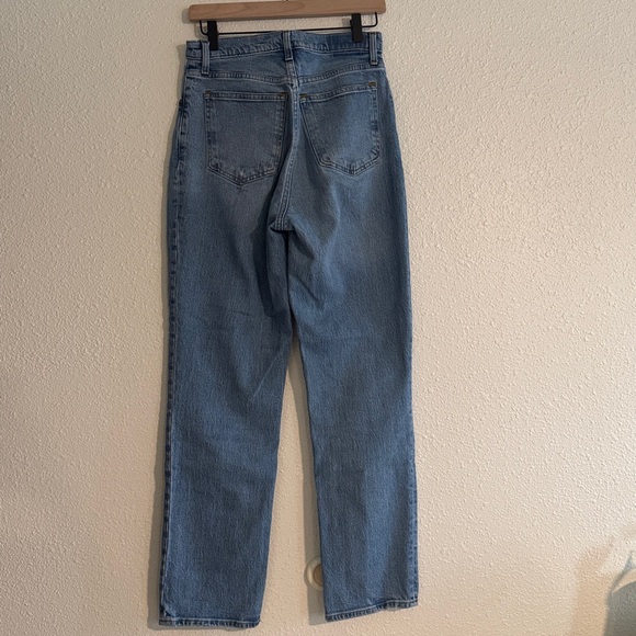 Abercrombie The 90’s Straight Ultra High Rise Jean in Curve Love - Picture 6 of 9